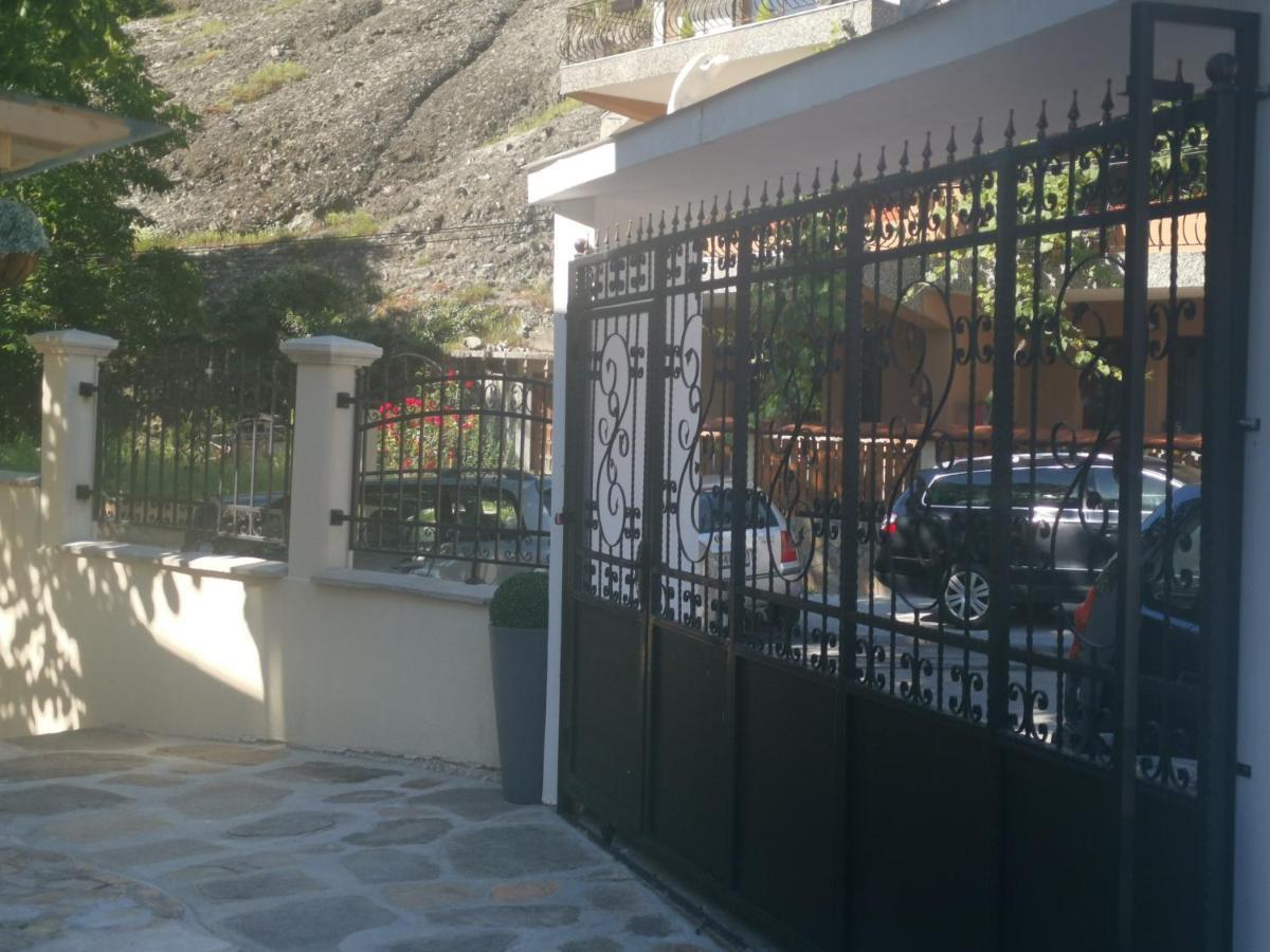 Къща Томови,Стаи За Гости Devin Exterior foto