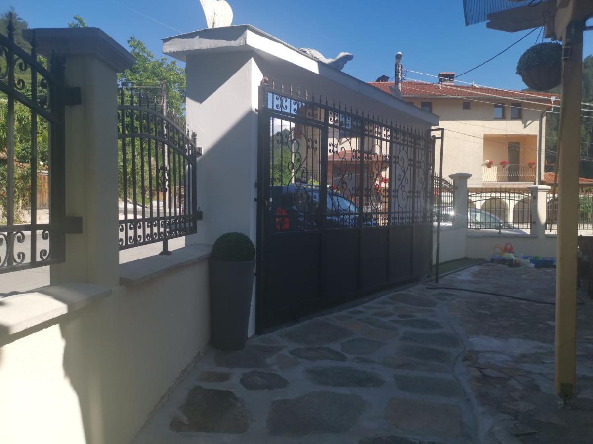 Къща Томови,Стаи За Гости Devin Exterior foto