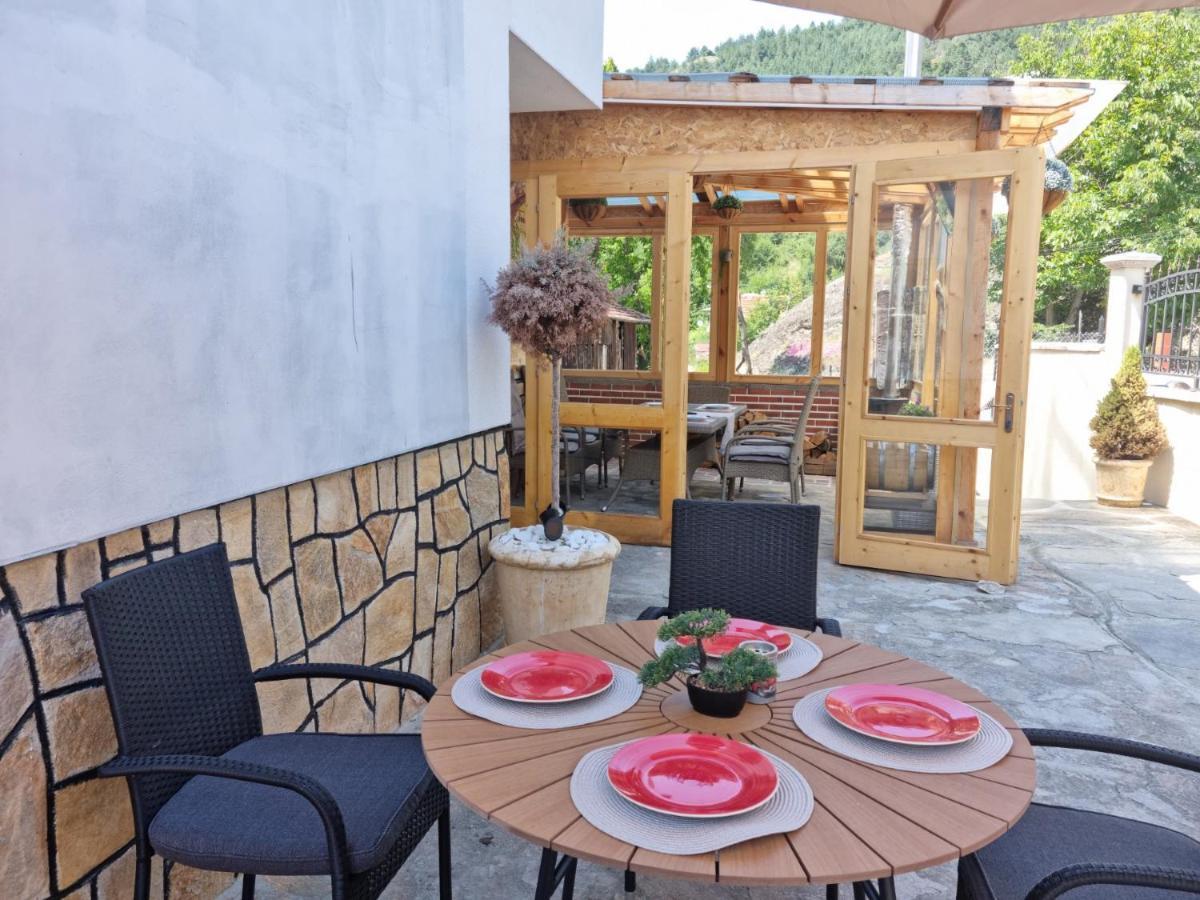 Къща Томови,Стаи За Гости Devin Exterior foto